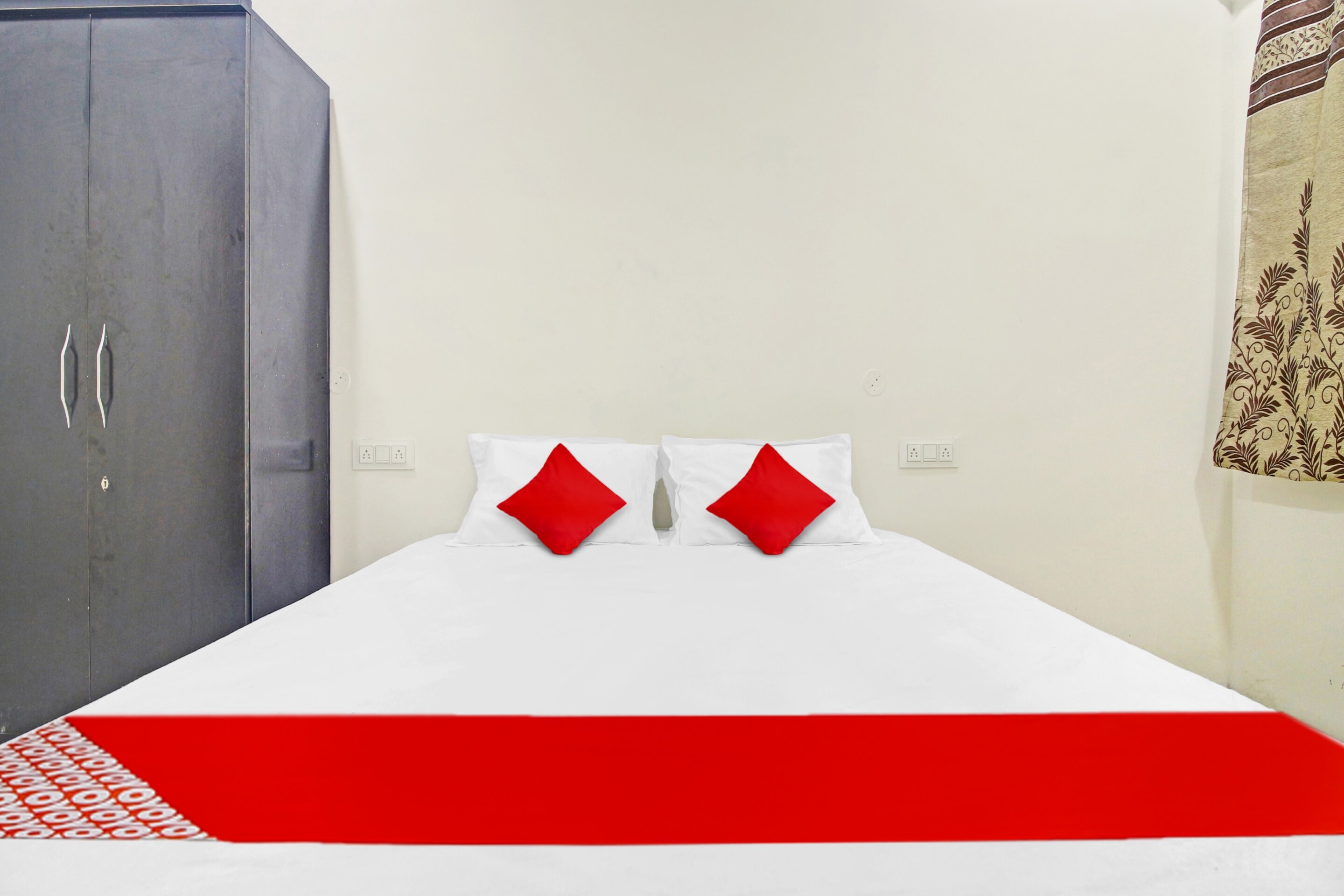 Hotel O Crossroad Rooms