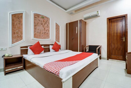 SPOT ON Hotel Mandakini Palace