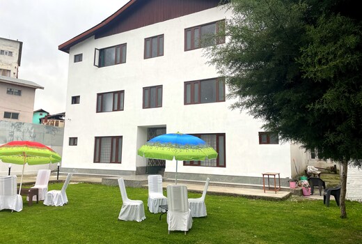 Hotel Seven Seasons