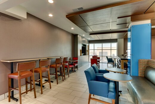 Holiday Inn Express Lake Worth NW Loop 820