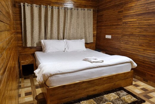 Hotel Woods Residency