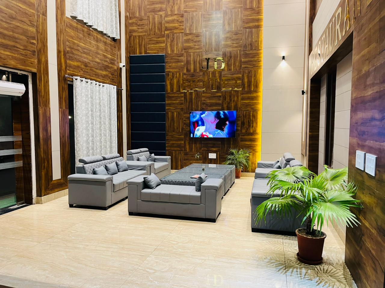JD HOTEL AND LOUNGE