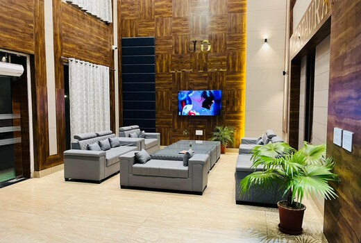 JD HOTEL AND LOUNGE