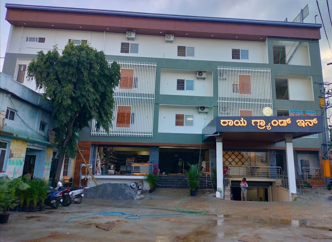 Hotel Raaya Grand Inn