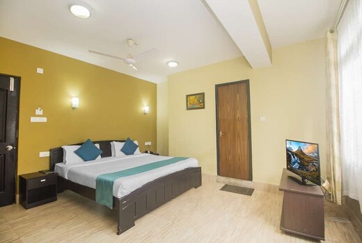 Hotel Villa Royalle | 1.2 Km from MG Marg
