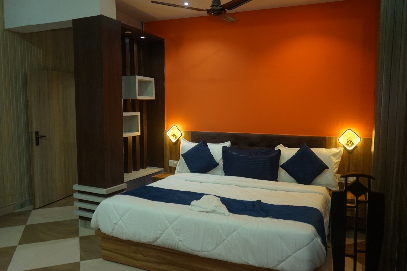 Hotel Konaaz Inn
