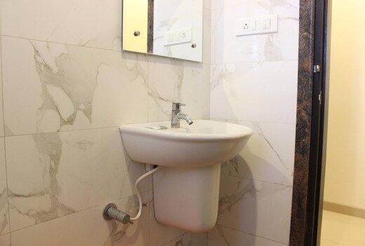 Hotel Sai Ramanand - 5 mins to Saibaba Mandir