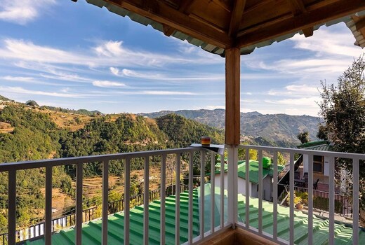 Pet-Friendly 2BHK w mountain view | Dream Cottage (3) by Roam Home