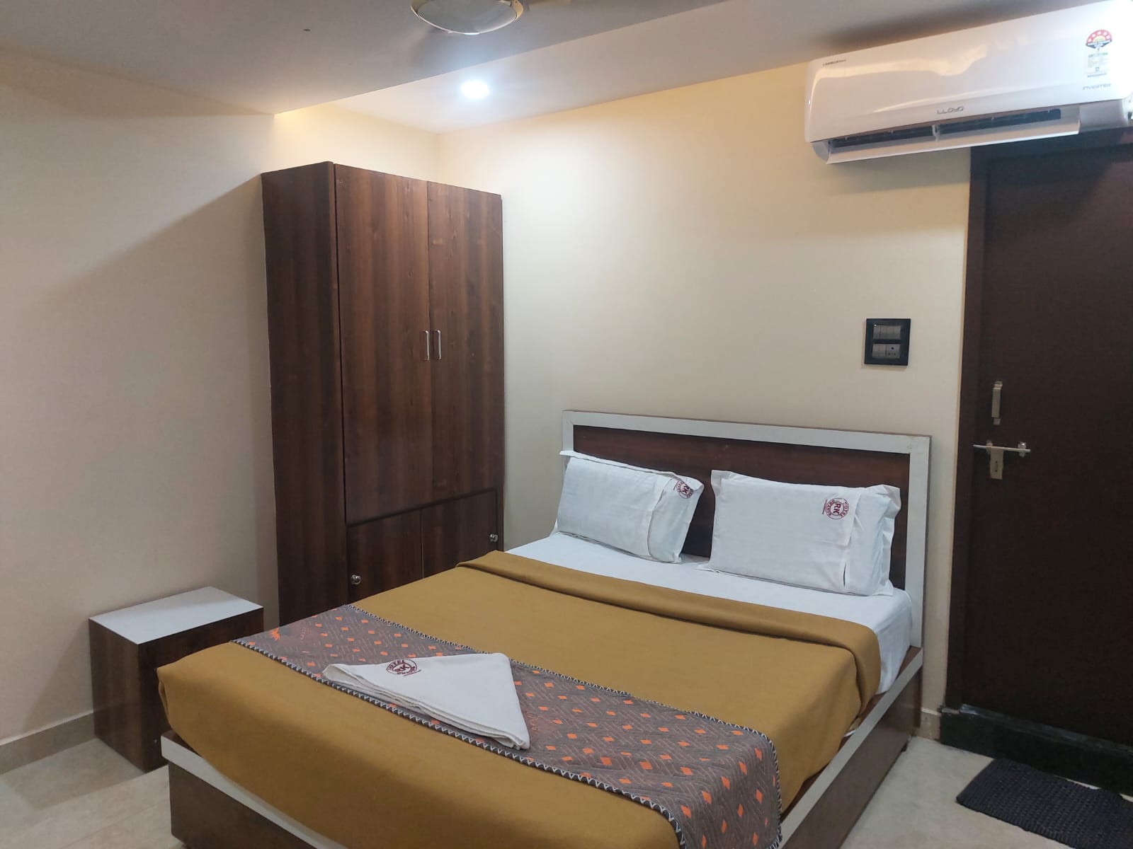 RK GRAND ROOMS