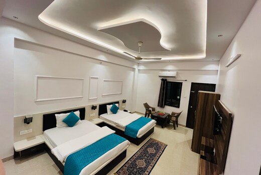 Hotel Kirti palace
