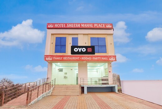 Hotel O Sheesh Mahal