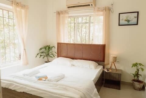 Charming Chic Private Room in Apartment