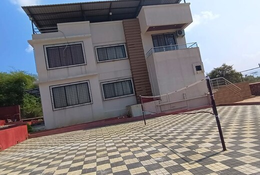R G VILLA