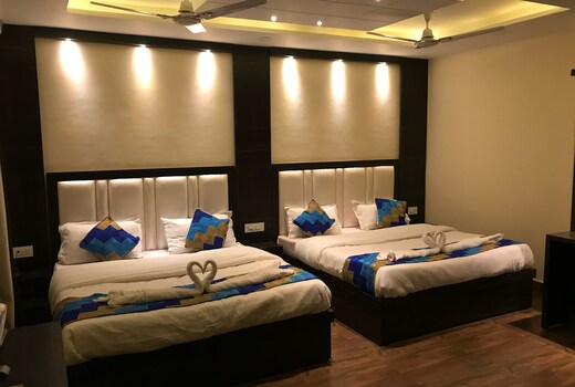 Hotel Kabir Residency | 4 Min Walk to Golden Temple