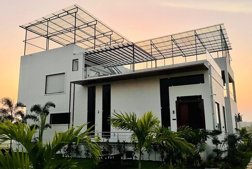 Ava Villa