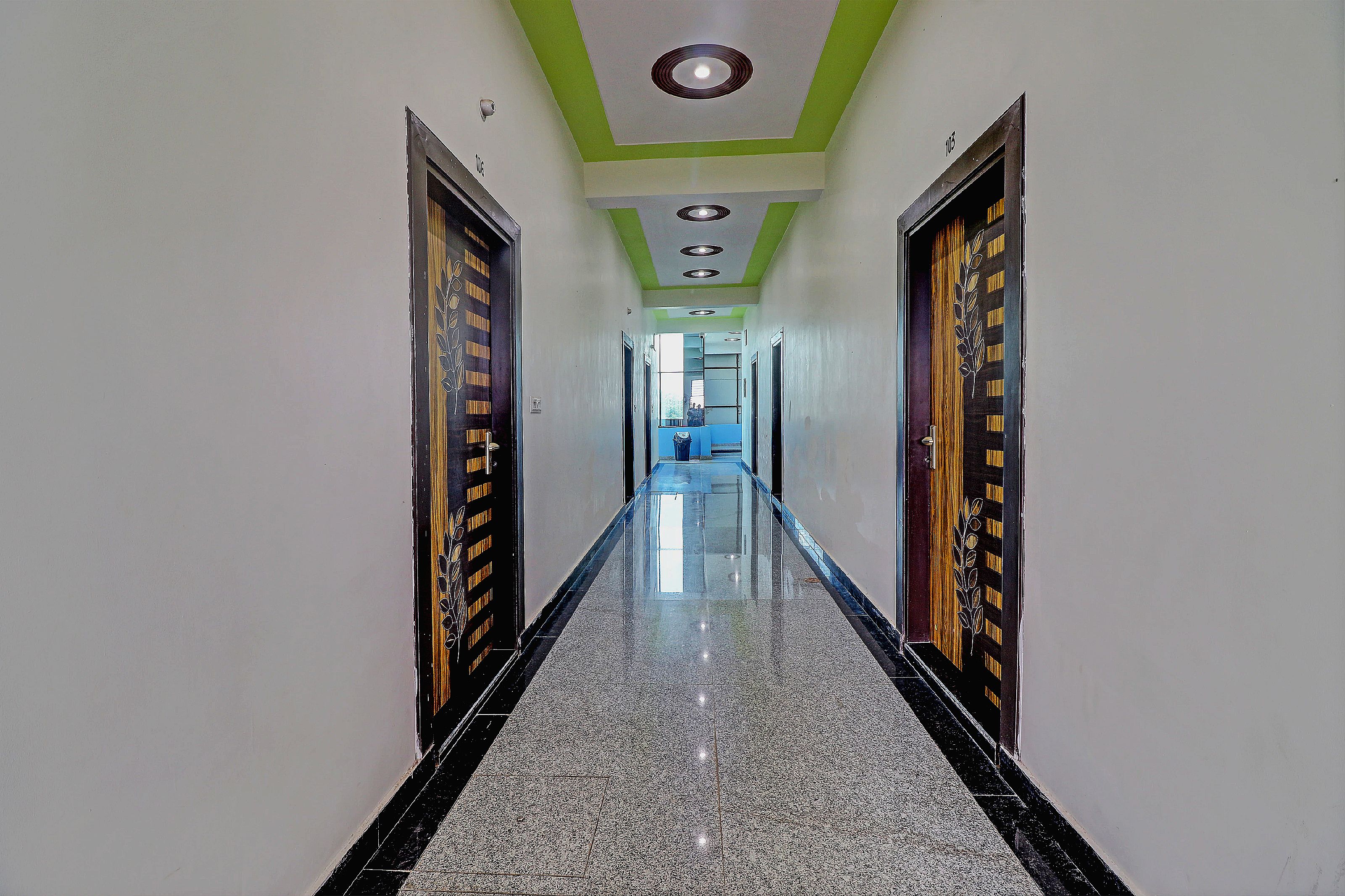 OYO 817493 Hotel Om Palace