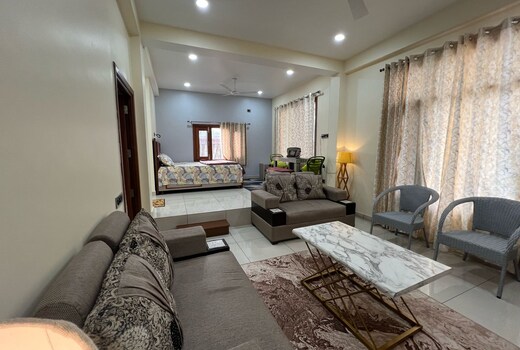 Umang Cottage 2BHK Penthouse Himalayan View