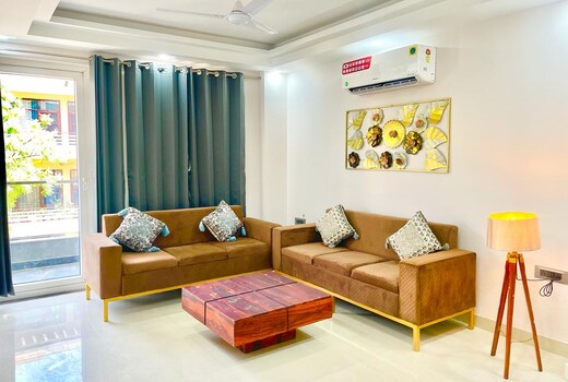 Instay 2729|Luxe 2BHK Apt near Medanta and Artemis