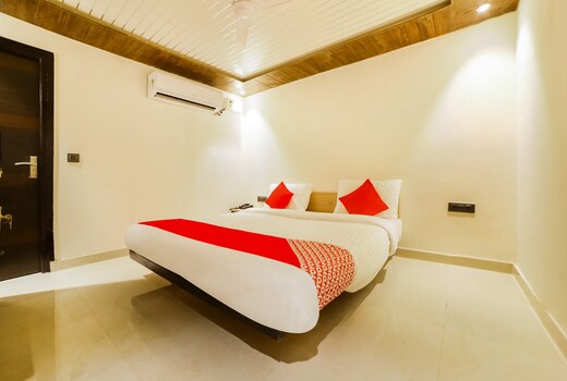 Hotel O Ashirwad home Near Pitampura