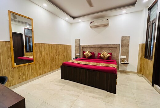 Hotel Green Woods by Divine - Rajouri Garden