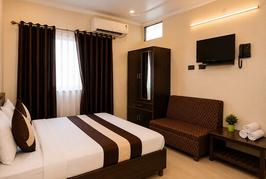 Hotel Pavitri Near Kashi Vishwanath