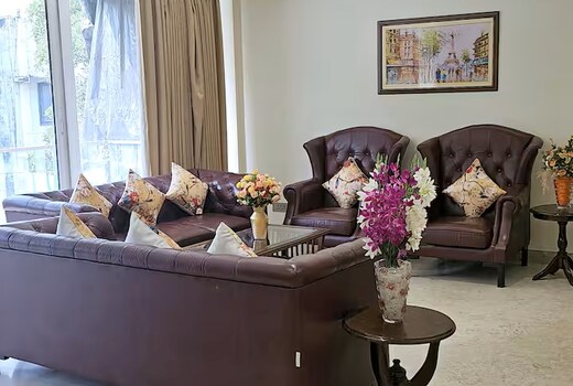 MAGNIFICENT-4 BHK-DEFENCE COLONY-5 MIN WALK METRO | Entire