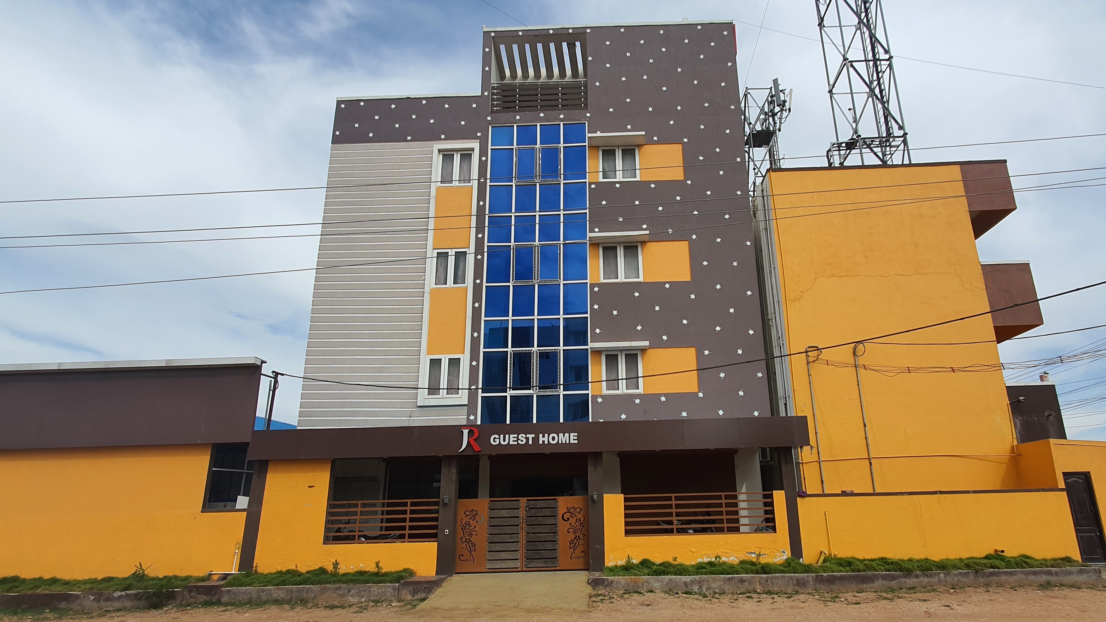 JR Guest Home Hotel (near Codissia)