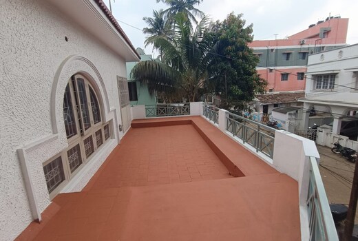 Spacious 2BHK AC bed rooms,near Ramkrishna hospital