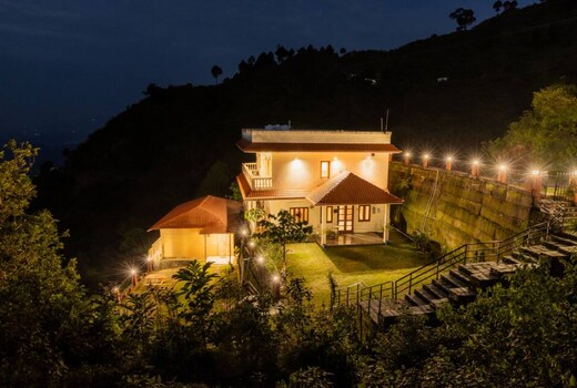 Wooden Cottage by Mountain Homes, Lansdowne