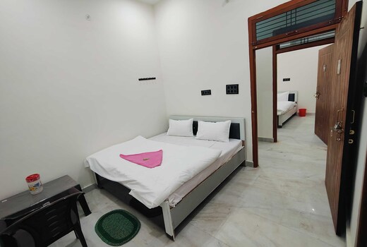 Hotel O by OYO Avantika Palace