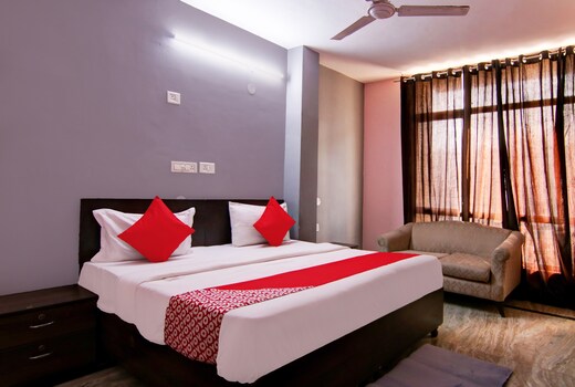 OYO 817404 Manya Stay