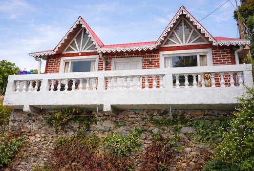 Serene Hillview 1BR Cottage