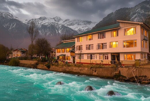 Hotel Sun Shine(River Retreat)