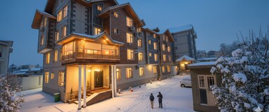 Hotel Home in Paradise !! 5 minutes walk to railway station !!