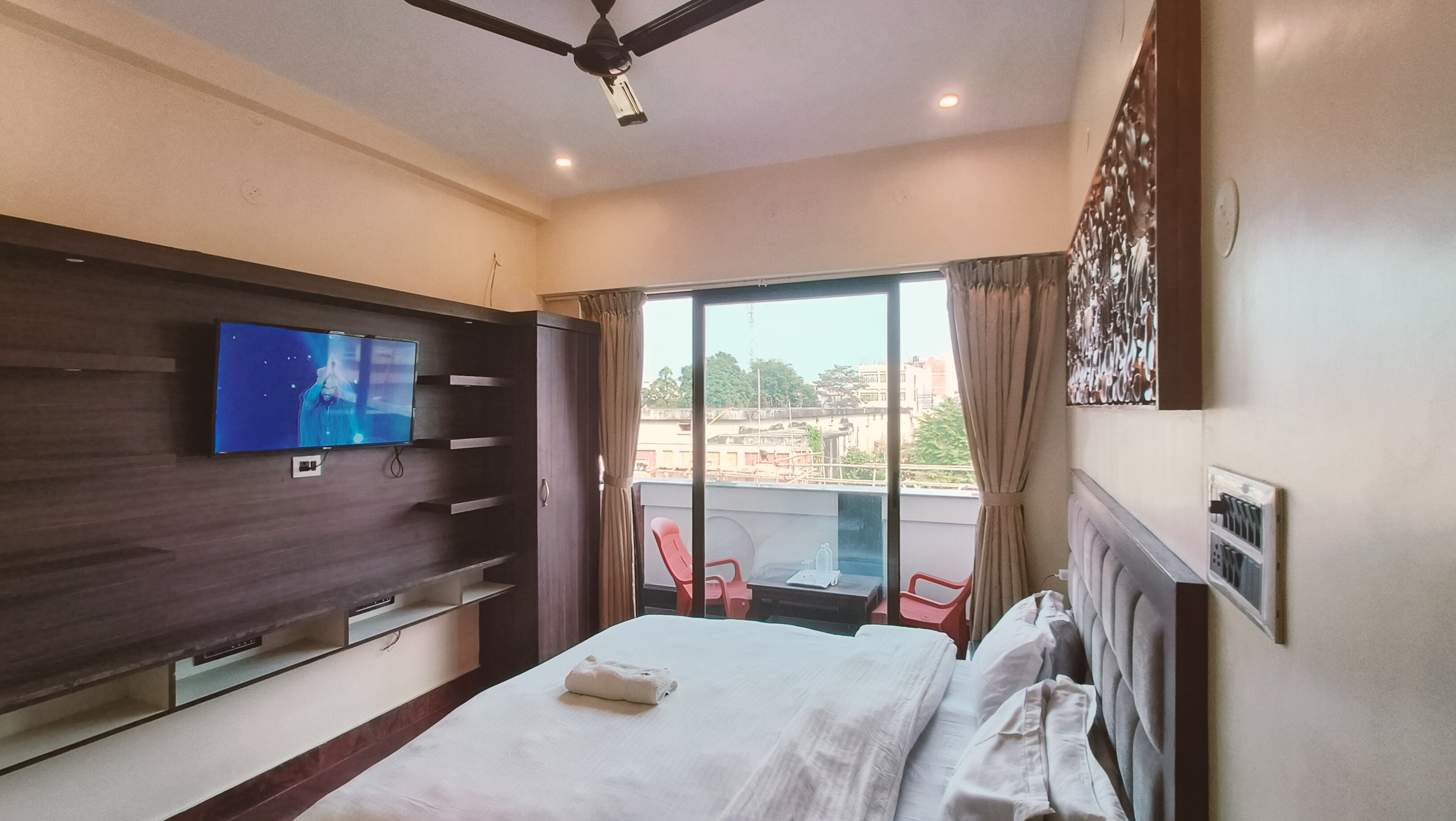 Ratna Hotel And Banquet