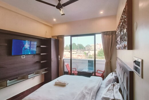 Ratna Hotel And Banquet