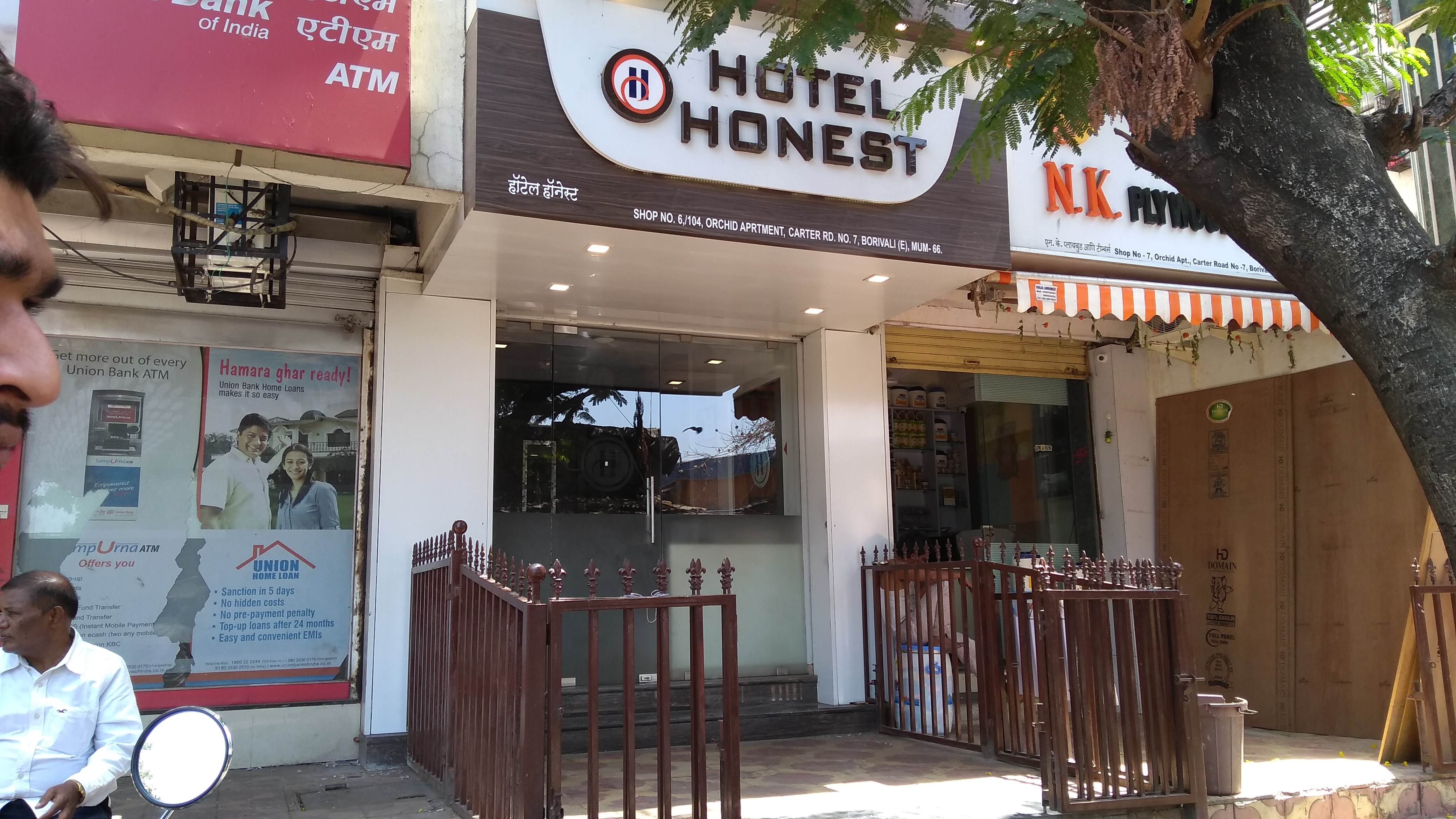Hotel Honest (MALE ONLY)