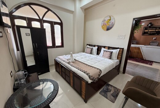 Shri Awadh Hotel