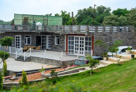 Eva Farms | Aravali Lux Retreat with Pool & Jacuzzi