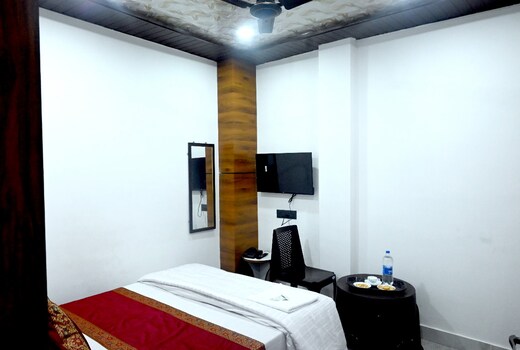Divine Kashi Luxury Homestay