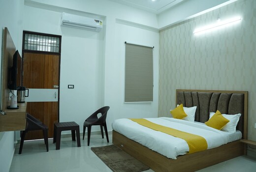 HOTEL MADHAVI PALACE , MATHURA