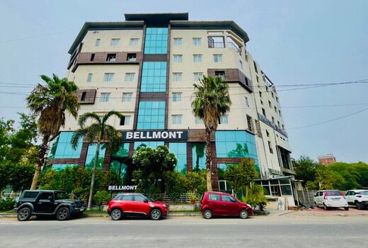 Bellmont Hotel (Walking Distance from Botanical Garden Metro), Noida