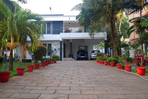 DAZICOR RETREATS