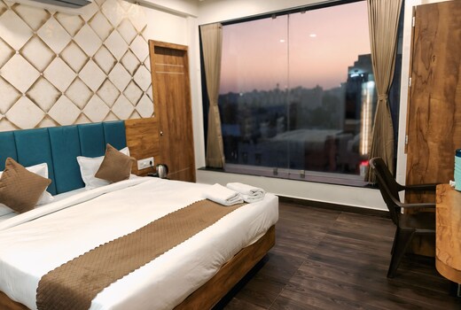 Hotel Vraj Palace