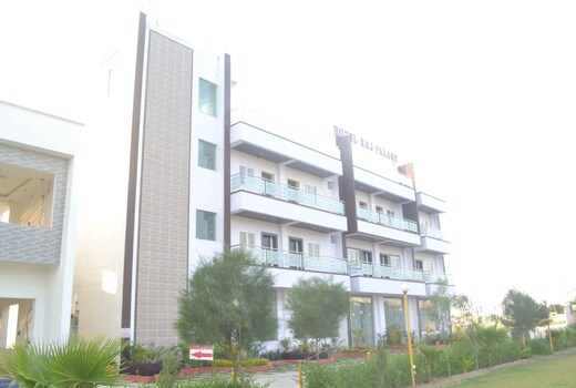 HOTEL RAJ PALACE