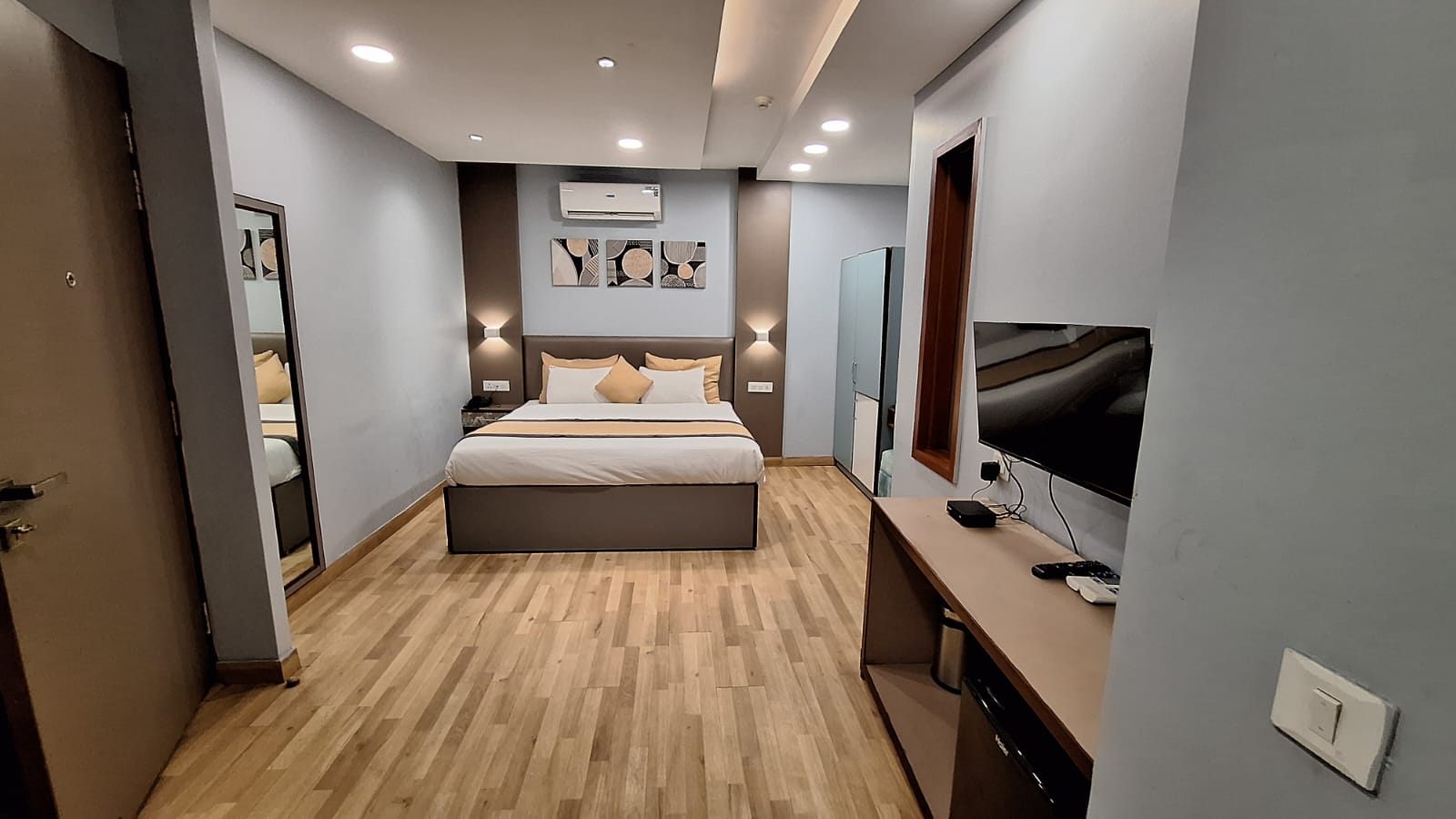Western Blu Paschim Vihar