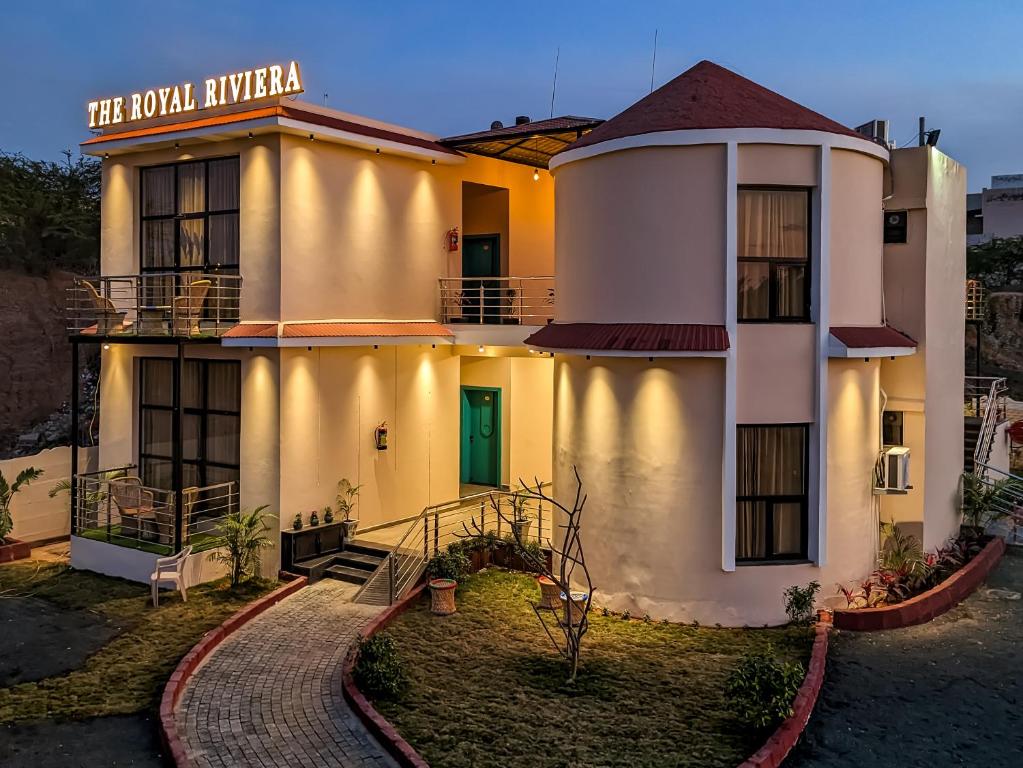 THE ROYAL RIVIERA
