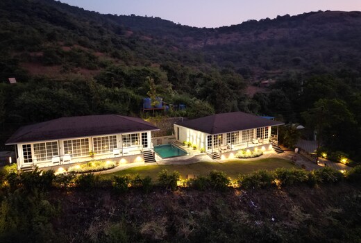 Jumbo Paradise | 1 BHK Luxury Lake View Cottage