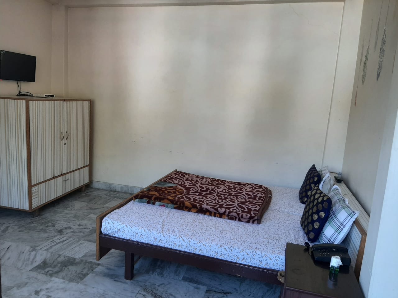 Riwotsang House | Rooms & Parking