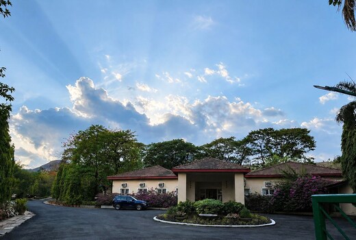 Modis Resort-Karjat